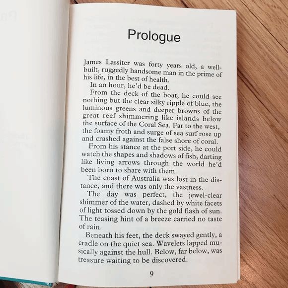 The Reef by Nora Roberts Hardback Book - Picture 3 of 4